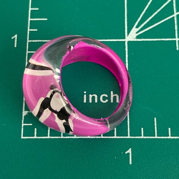 Vintage Lucite Acrylic Ring Size 7 Retro Abstract Hand Painted Purple BlackWhite - Picture 10 of 11